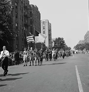 Cheering: Anniversary Day parade of the Sunday school