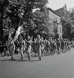 Cheering: Anniversary Day parade of the Sunday school