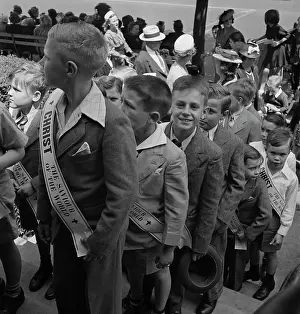 Well Dressed: Anniversary Day parade of the Sunday school