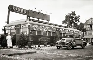 Partie: Anonymous Line Cook Standing by New Diner on Queens