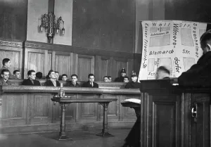 Oppression: Anouncement of the death sentence, 1933