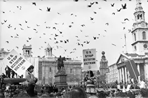 Maurice Ambler Collection: Anti-war demo, Trafalgar Square