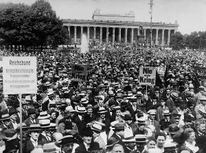 Survivors: Anti-war demonstration in Berlin, 1921