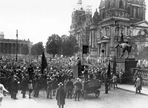 Pacifist: Anti-war rally of the SPD in Berlin, 1930