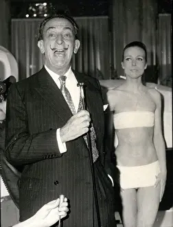 Dali: Antiques - Art - Ceramics - Murals - Paint