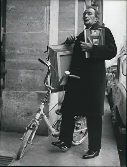 Dali: Antiques - Art - Ceramics - Murals - Paint