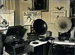 Phonographs: Antiques - Art - Ceramics - Murals - Paint