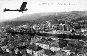 Levavasseur: ANTOINETTE OVER TOWN