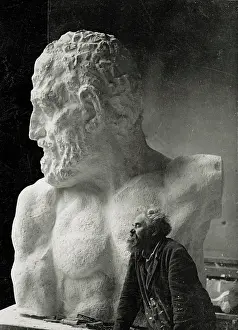 Sculptur: Anton Hanak in his studio with sculptures