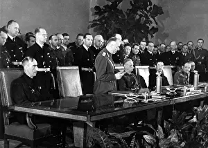 Accession: Antonescu reads out the government statement to the accessio