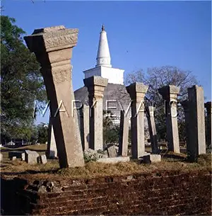 Anuradhapura: ANURADHAPURA/DAGOBA