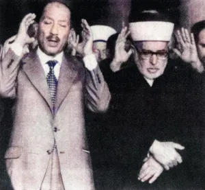 Aqsa: Anwar Sadat at prayer