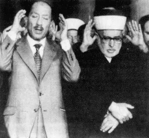 Aqsa: Anwar Sadat at prayer