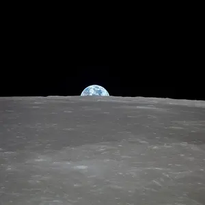 Smythii: Apollo 11 Earth rise over the Moon. Earth ?