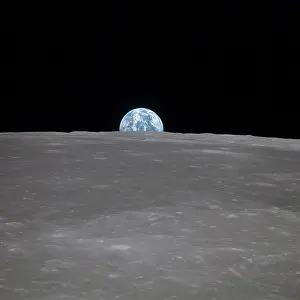 Smythii: Apollo 11 Earth rise over the Moon. Earth ?