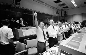 Applaud: Apollo 13 Flight Directors applaud successful