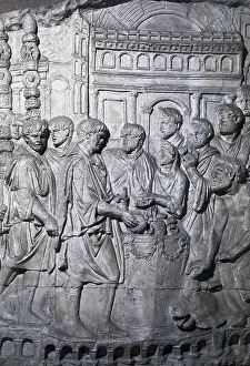 Disembarks: APOLLODORUS OF DAMASCUS (60-129). Column of Trajan