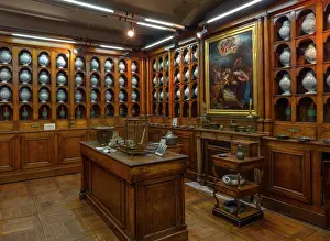 Pestle: Apothecary, Chatillon-sur-Chalaronne, Auvergne-Rhone-Alpes
