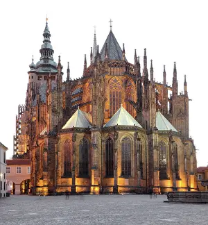 Ambulatory: Apse, choir and flying buttresses of St Vitus