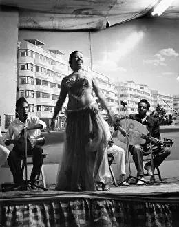 Dances: ARABIAN BELLY DANCER