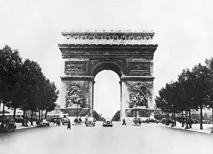Elysees: Arc de Triomphe in Paris, 1936