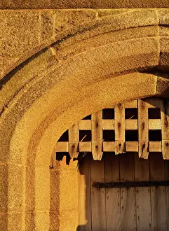 Pendennis: Detail of the arch and portcullis at the entrance