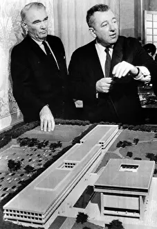 Skidmore: Architect Gordon Bunshaft (right) unveiling ?