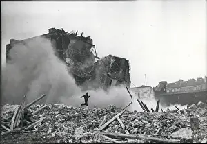 Collapsing: Architecture - Construction - Design - Housing