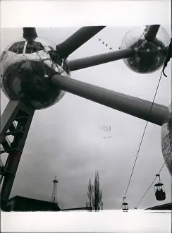 Atomium: Architecture - Construction - Design - Housing