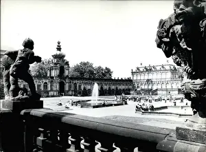 Zwinger: Architecture - Construction - Design - Housing