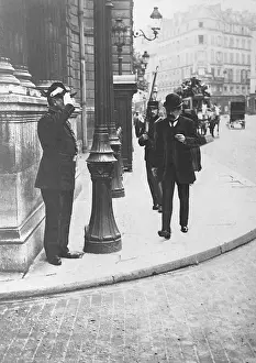Elysee: Aristide Briand in front of the Elysee Palace