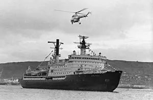 Escorting: Arktika nuclear-powered icebreaker, 1977