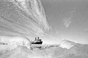Escorting: Arktika nuclear-powered icebreaker, 1977