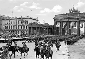 Conclusion: Armed forces parade upon their return from France, 1940