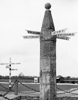Teddington: FIVE ARMED SIGNPOST