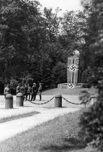 Wrapped: Armistice negotiations in CompiEugne, 1940