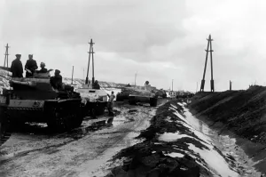 Sd.kfz: Armored column on the Eastern Front, 1943