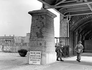 Splitted: Armoured units of the US Army at Berlin checkpoint Oberbaumb