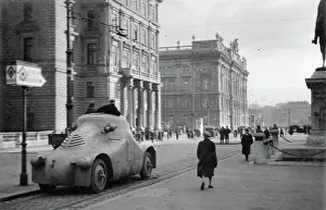 Schwarzenbergplatz: Armoured vehicle on the Schwarzenbergplatz