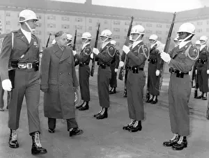 Ehard: Arms instruction of the US Army in front of Bavarian members