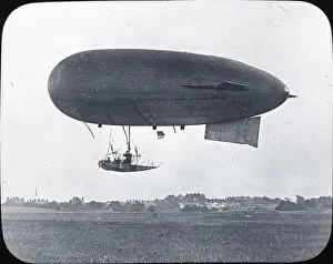 Beta: Army airship 'Beta', side view in flight