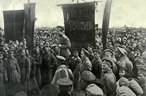 Lcgr1303: Army officer addressing his men during the Russian