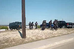 Swat: US Army SWAT team approaching a building ?