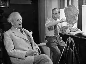 Arno: Arno Breker is working on a bust of the writer Gerhart