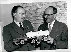 Kelvin: Arnold Lyons of Australia orders motor tanker, Glasgow