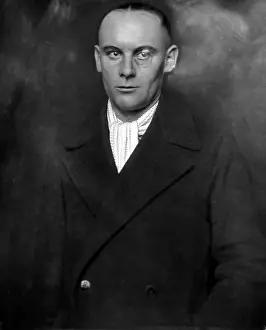 Bronnen: Arnolt Bronnen, 1930