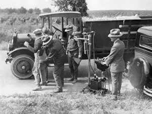 Examinations: Arresting a smuggler of alcohol at the time of Prohibition i