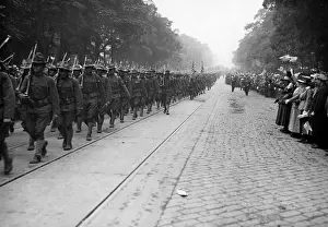 Doughboy: Arrival of the American troops at Paris, 1917