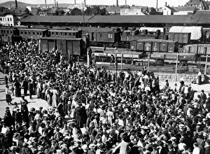 Sponsored: Arrival of Austrian children returning from sponsored holida
