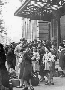 Csfr: Arrival at Gare de l'Est station, 1938